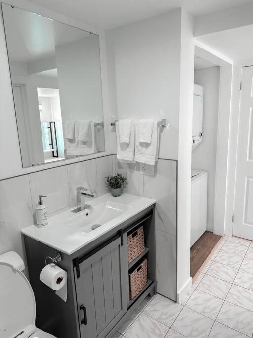 The Victoria Suite In Elora- King Bed Εξωτερικό φωτογραφία